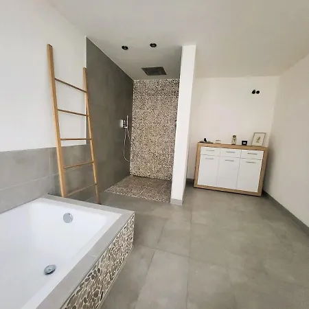 Appartamento Modernes & Luxurioeses In Naehe Der Whu