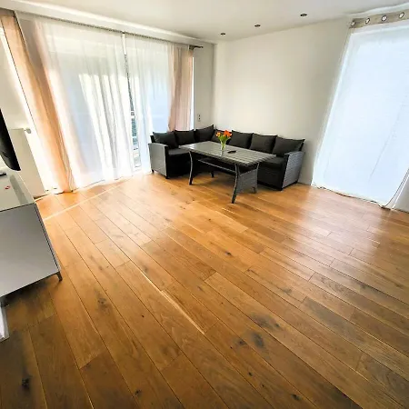 Hhybshjgshsjd Jehehei *