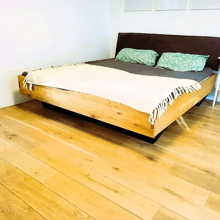 Hhybshjgshsjd Jehehei