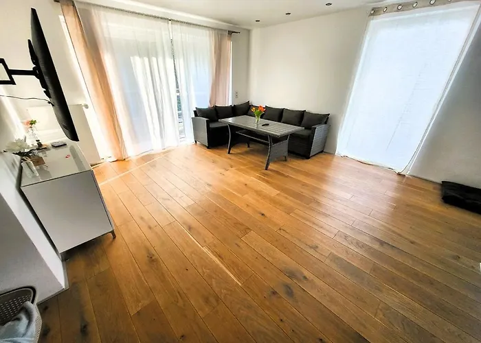 Hhybshjgshsjd Jehehei *