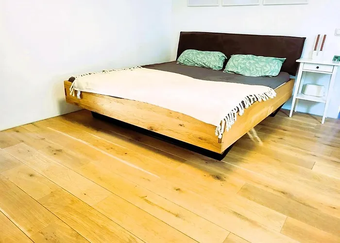 Hhybshjgshsjd Jehehei